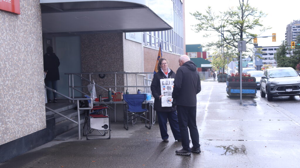 CUPW Prince Rupert secrutary-treasurer Paula Picard speaking with a concerned citizen at the Postal Strike