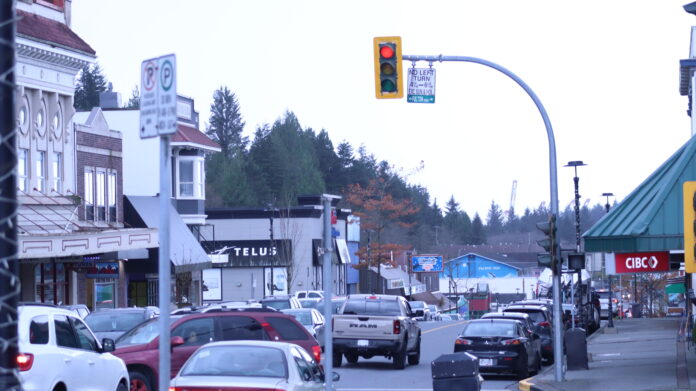 The traffic light at the intersection of Third Avenue and Fulton Street