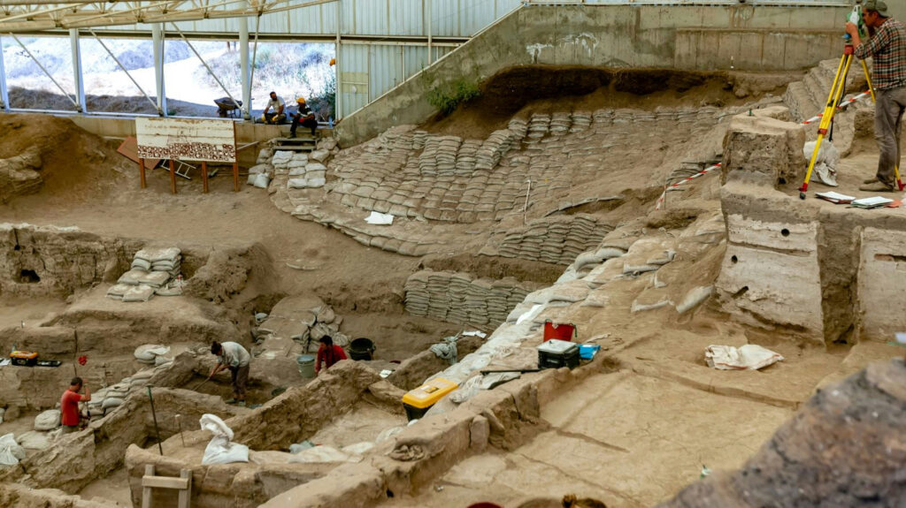 Çatalhöyük was a very large Neolithic proto-city settlement in southern Anatolia. Photo by Hush Naidoo Jade Photography on Unsplash